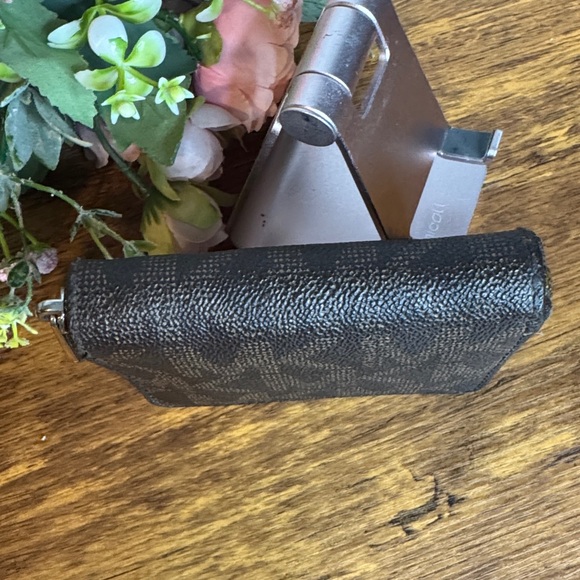 Michael Kors Jet Set Leather Wallet - Dark Brown with Gold Emblem - Picture 4 of 9